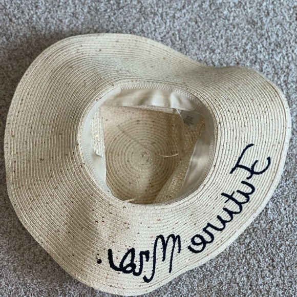 Francescas “Future Mrs” beach hat - one size - Picture 2 of 5